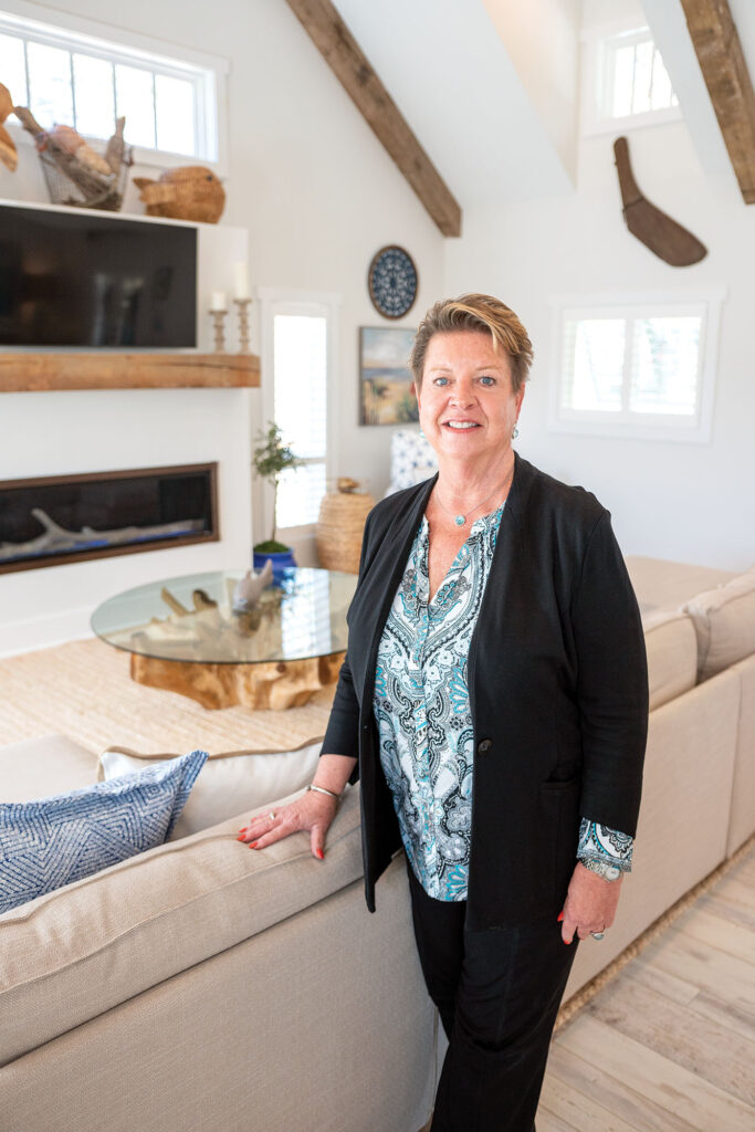 Re/Max Lakefront Realty PICTURED: JULIE LINK